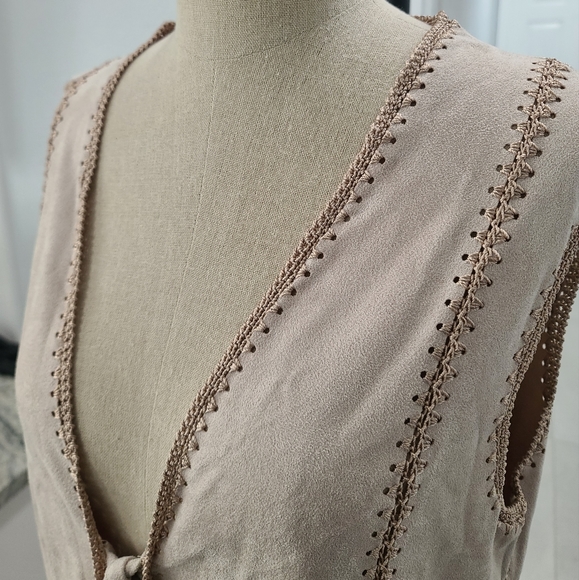 Vintage Faux Suede and Crochet Detailed Vest - Picture 4 of 6